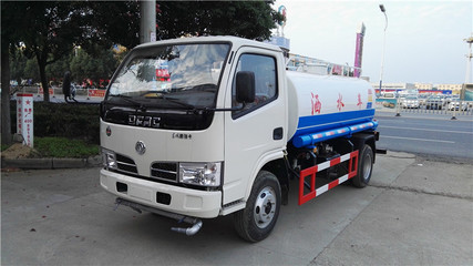 福田康瑞5噸灑水車 城市環(huán)境清潔的得力助手